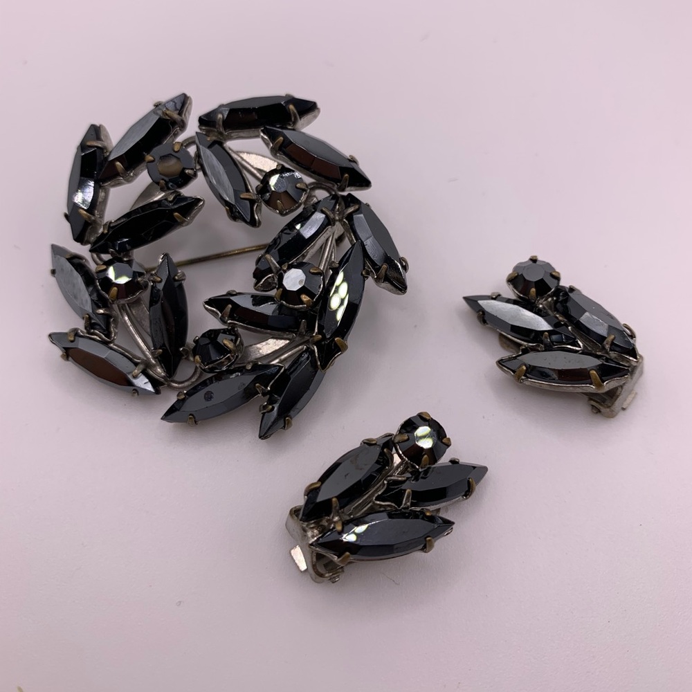 Vintage black rhinestone brooch and clip earrings